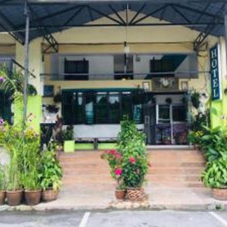 Oyo 90760 Lily Haven Hotel Tanah Rata Exteriör bild
